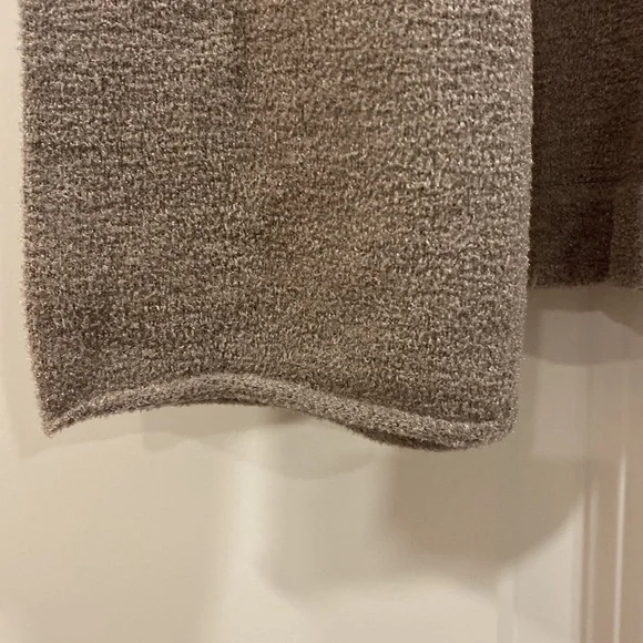 Barefoot Dreams Cozy Chic Lite hoodie Large
Color is beach rock - Picture 4 of 5